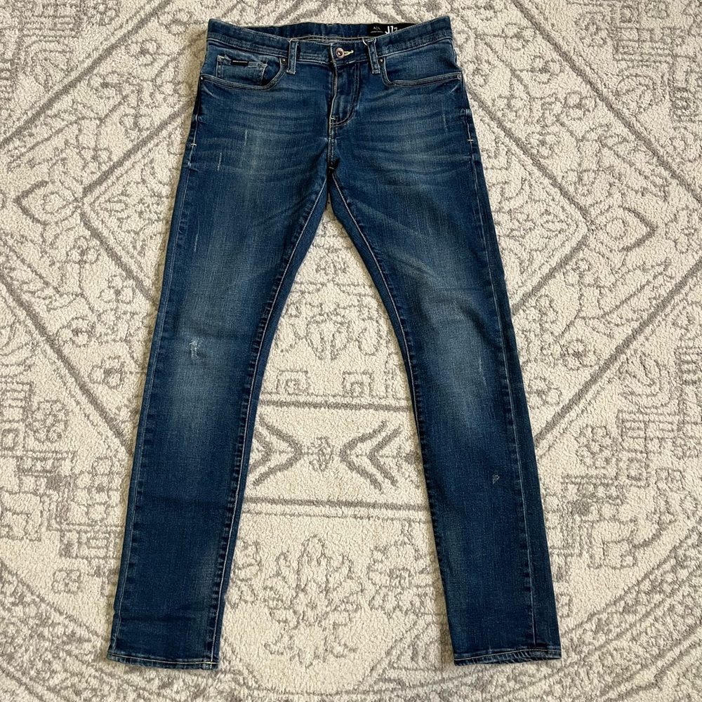 Armani Exchange jeans slim 30x30 in dark blue. Smoke free and pet free.